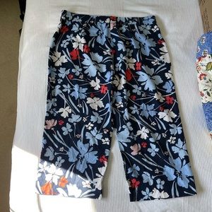 Land N Sea Floral Pull-On Capris